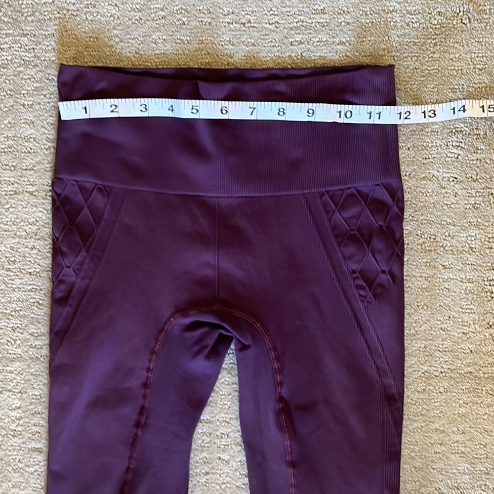 SOLDAthleta Yoga Pants Leggings Tights High Rise Cropped Small Medium EUC Purple - Picture 13 of 16